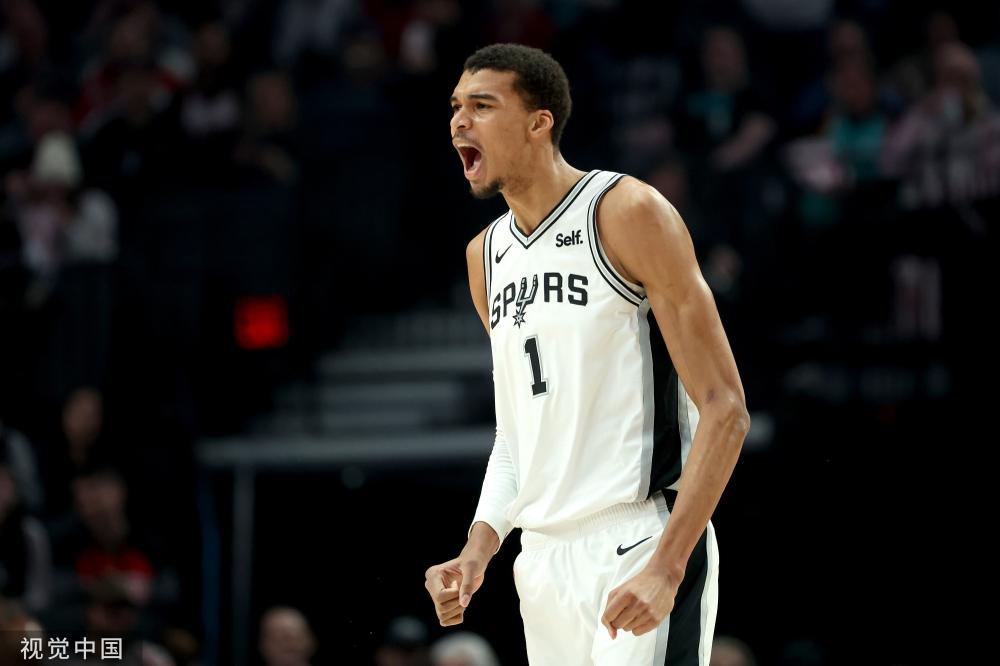 他深受全球 他深受全球