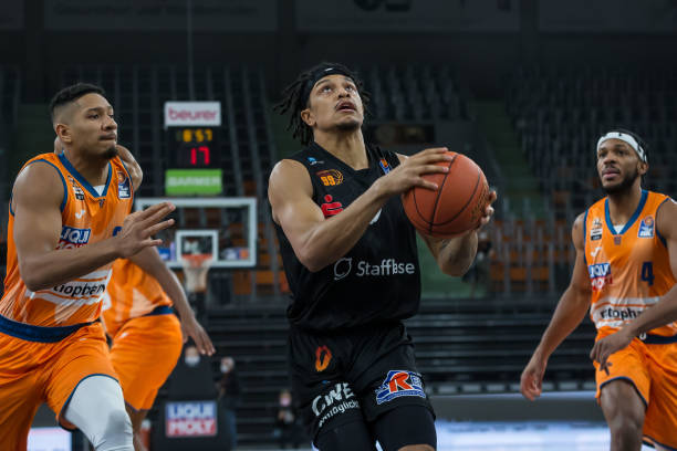 接近且竞争 接近且竞争